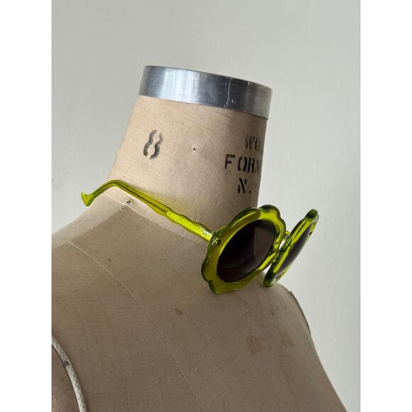 Vintage French Chartreuse Daisy Sunglasses 1980s - Picture 2 of 4